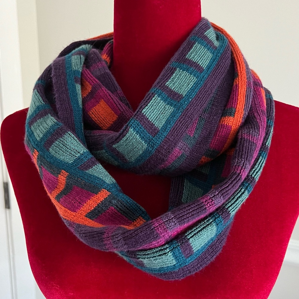Cozy eternity scarf with squares design